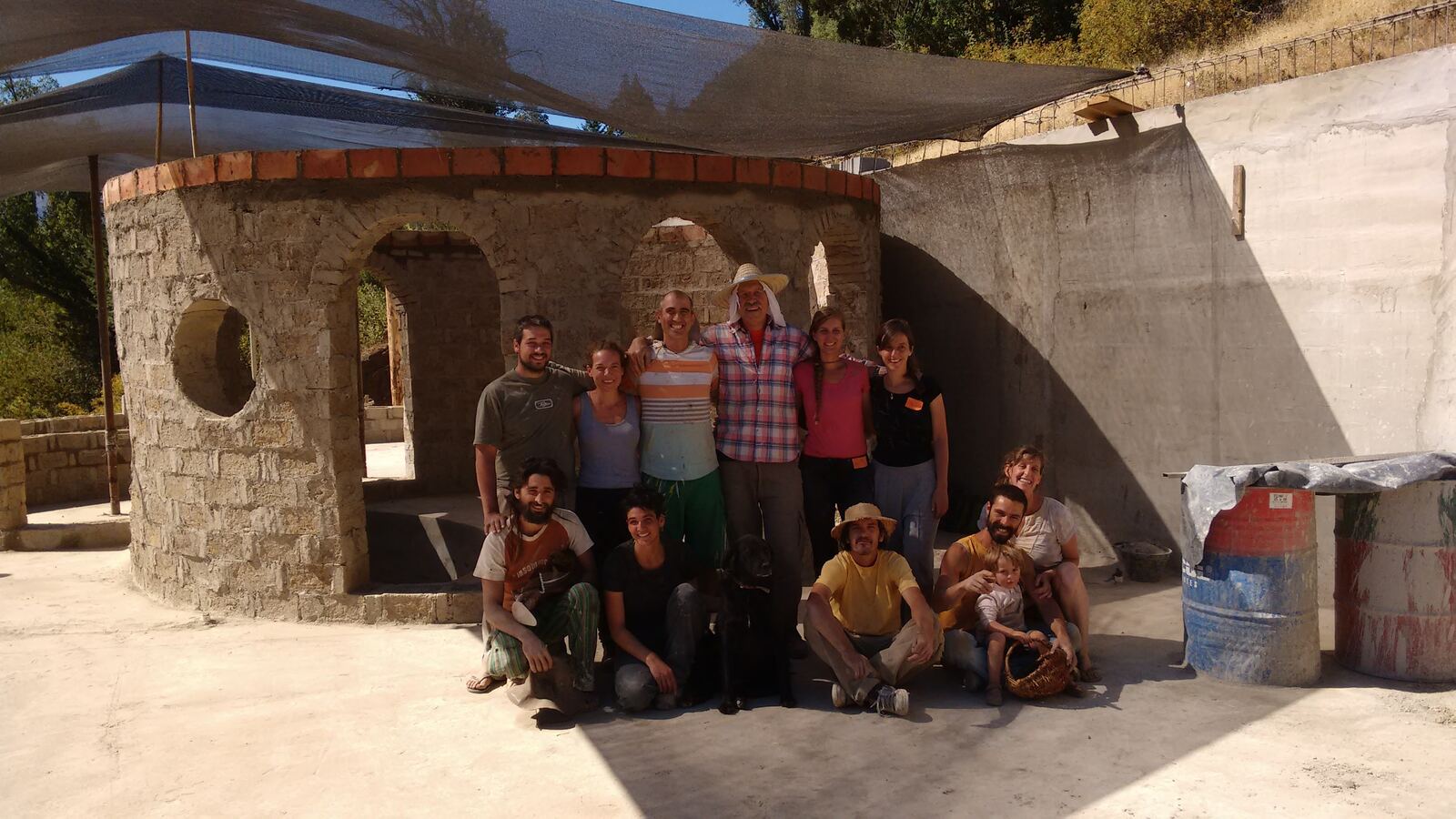 Grupo de taller de bioconstrucción en el Hoyo de Epuyen, Argentina